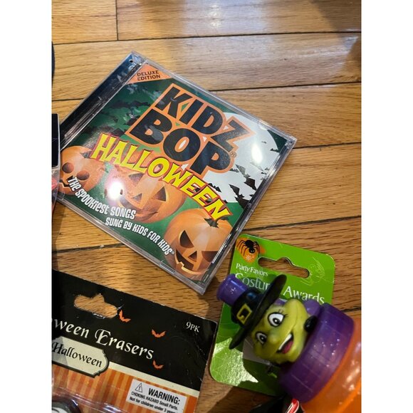 Bundle of Halloween party favors - Picture 6 of 12